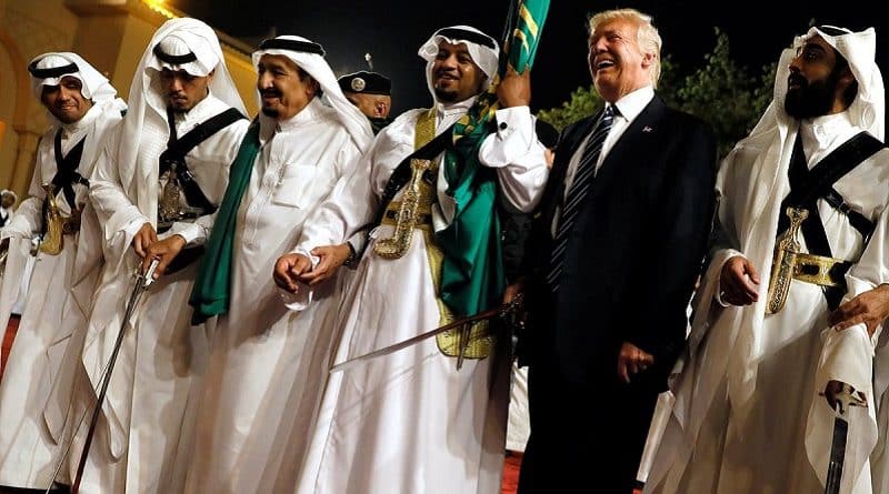 President trump danced with the king of Saudi Arabia in «dance of swords»