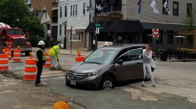 Two impatient driver in Chicago drove the car in wet cement on the road