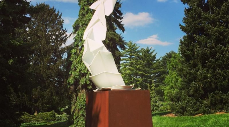 Huge origami sculpture was chosen by the Chicago arboretum