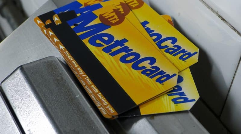 The trick with MetroCard allows you to travel for free… but it is illegal