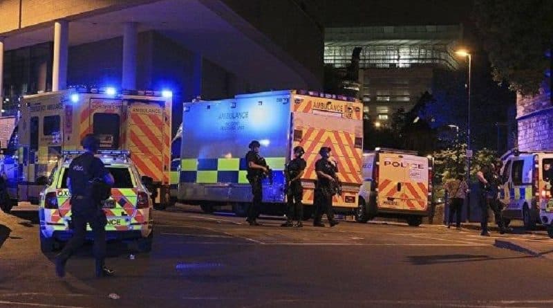 The terrorist attack in London: a van crashed into a crowd at the mosque, there are victims