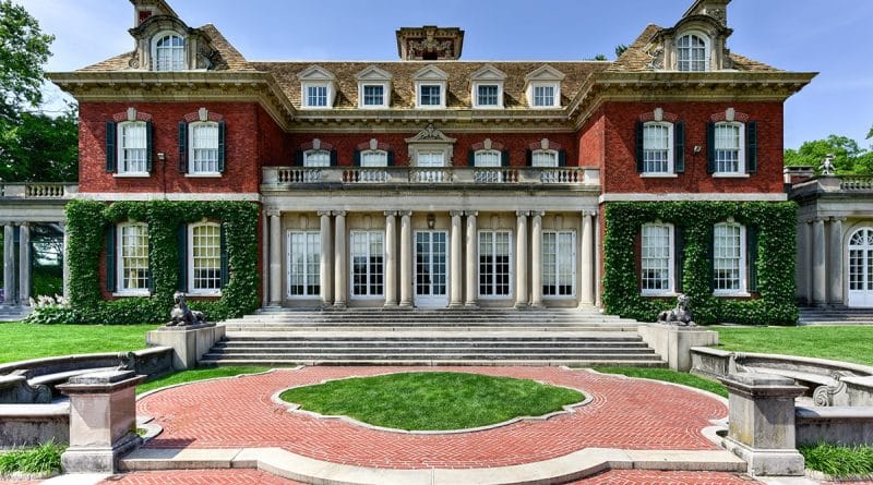 The charm of new York: the manor of Westbury