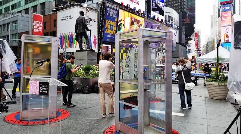 «Hello, I am an immigrant»: in times square appeared installation dedicated to immigrants