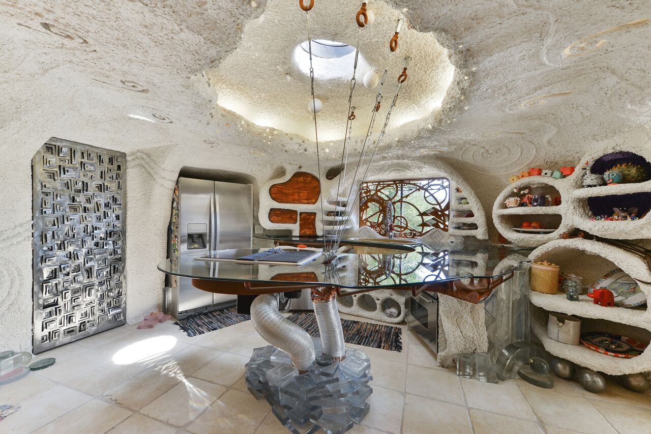 «Home of the Flintstones» was sold for almost $3 000 000