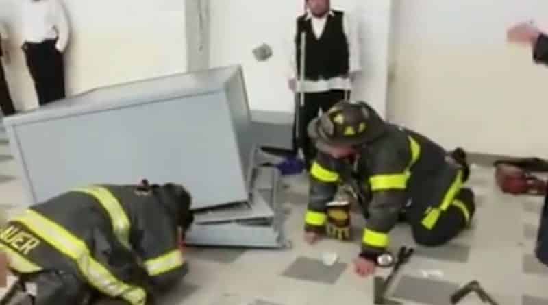 Worker crushed safe at a Brooklyn yeshiva