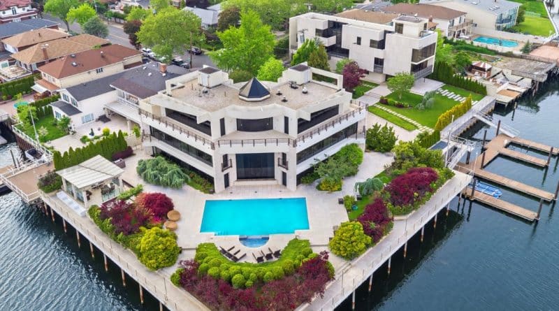 Notoriety bothers to sell a luxurious mansion in Brooklyn