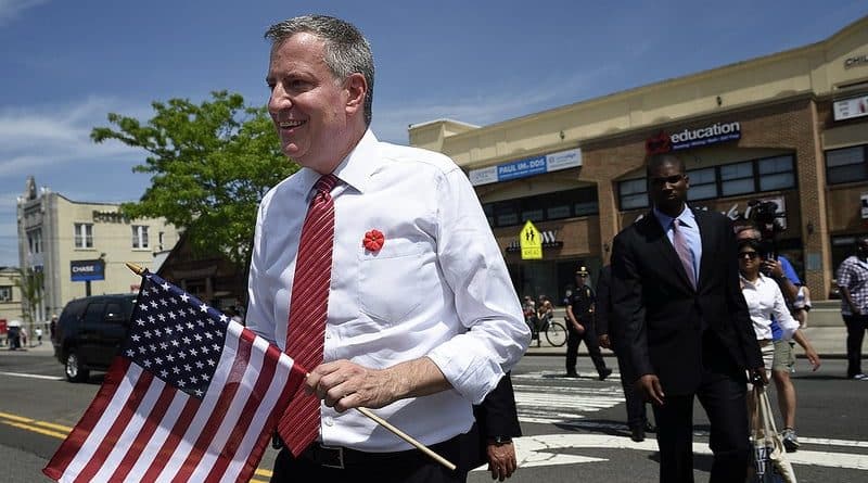 De Blasio will clear new York from «symbols of hatred»