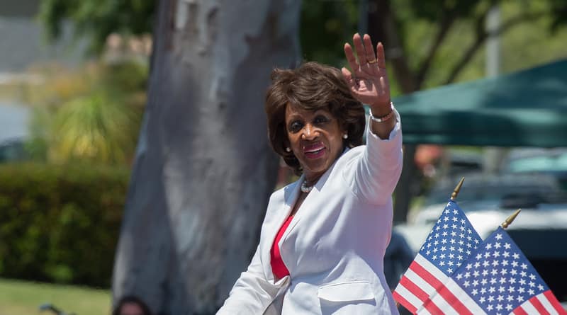 Maxine waters from Congress threatened Putin with impeachment