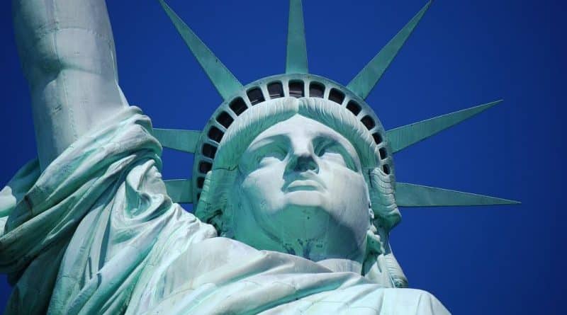 Who «released» the Statue of Liberty from the yacht billionaires?