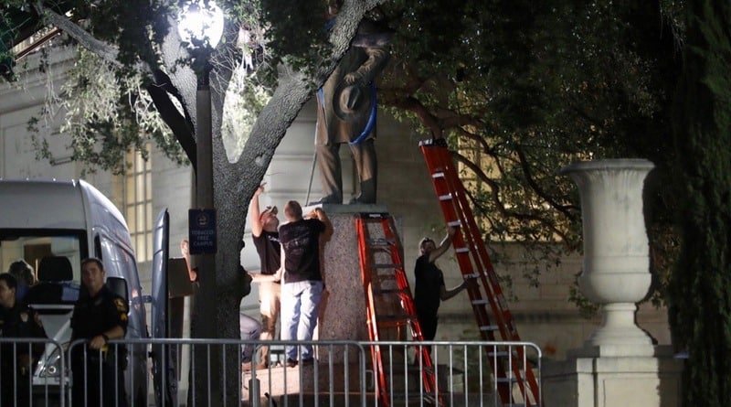 In Texas, the demolition of monuments to confederates (photo)