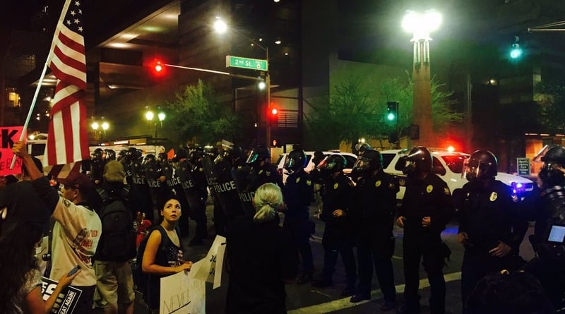 Riots in Phoenix: tear gas and «tramp» with a swastika (photo)