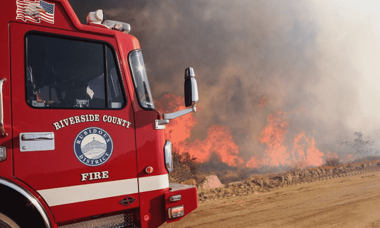 Large-scale fire in riverside resulted in the evacuation of local residents