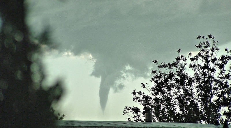 Seven tornado swept over Texas (video)