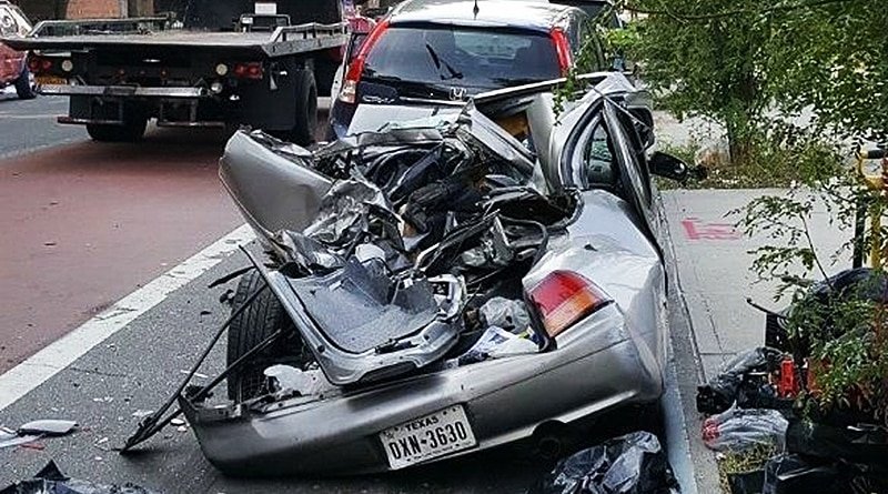 In Brooklyn, a garbage truck crashed into 12 cars (video)
