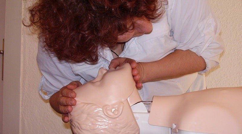 The new law will require police officers to undergo courses of first aid every 2 years