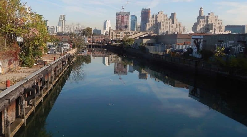 The authorities are going to clean up the Gowanus canal from the «black mayonnaise»