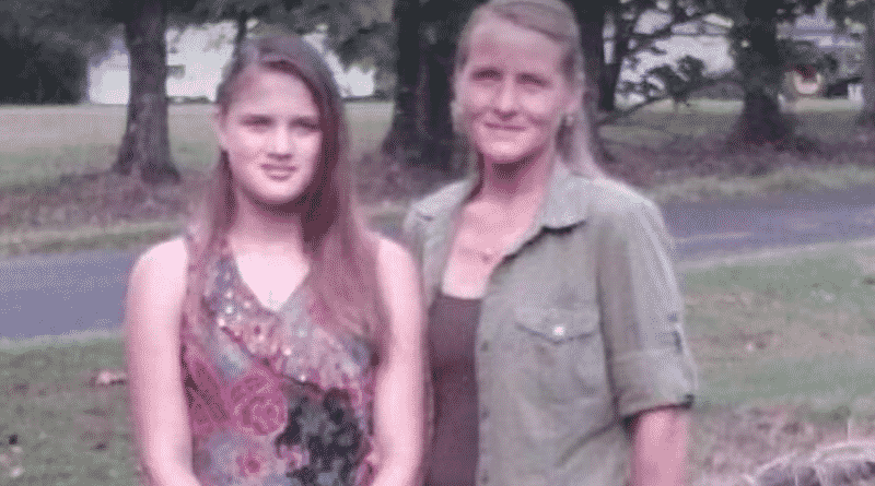 16 years later the biological mother reunited with abandoned daughter… to make fun of her and burn