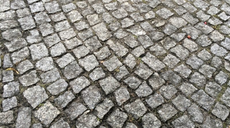 The authorities are going to modernize the cobblestones in DUMBO