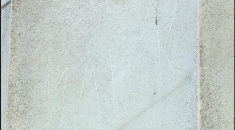 Student from Kyrgyzstan scratched his name on the Lincoln memorial