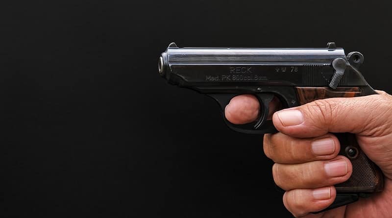 54-year-old woman knocked the gun out of the hands of 23-year-old robber and shot him