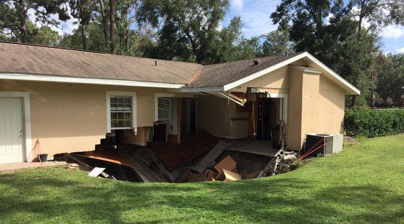 The house of an elderly couple from Florida fell to the ground