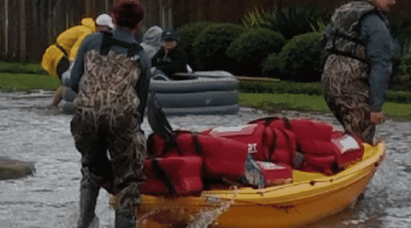 The victims of hurricane Harvey deliver a hot pizza in a canoe