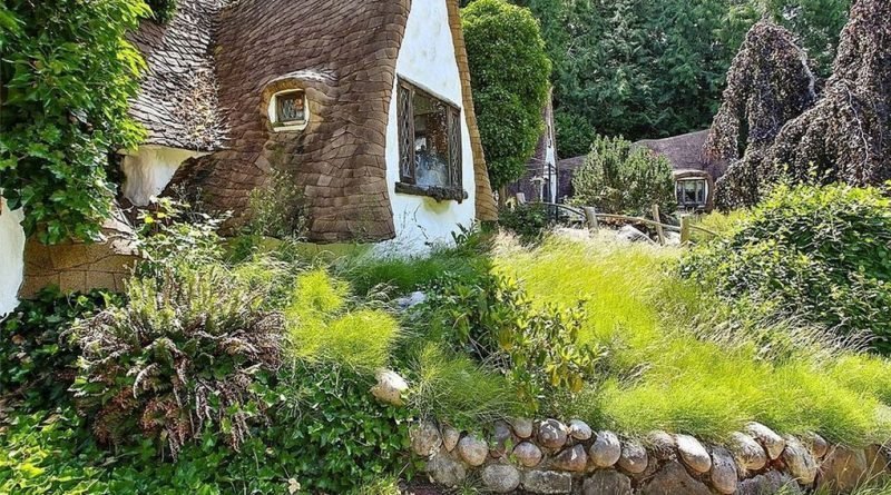 Up for sale is a «Cottage Snow white»
