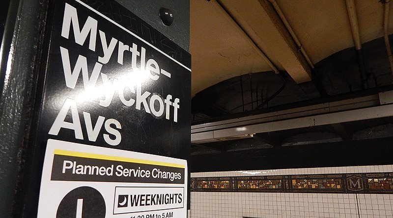 11-year-old boy slipped away from the hands of the kidnapper in the subway station in Brooklyn