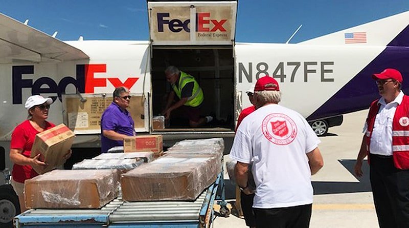 FedEx planes deliver free meals to victims of hurricane «Irma»