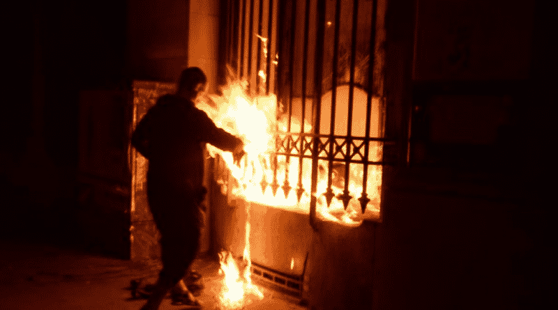 Russian artist Petr Pavlensky burned the Bank of France