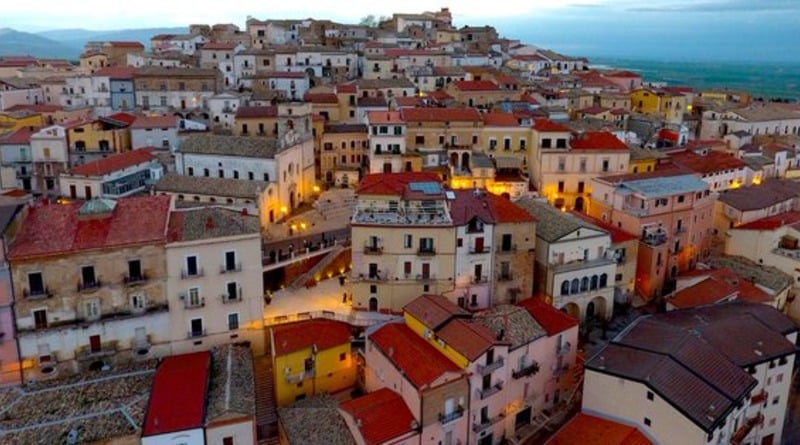 Italian town will give 2 thousand Euro, if you stay there
