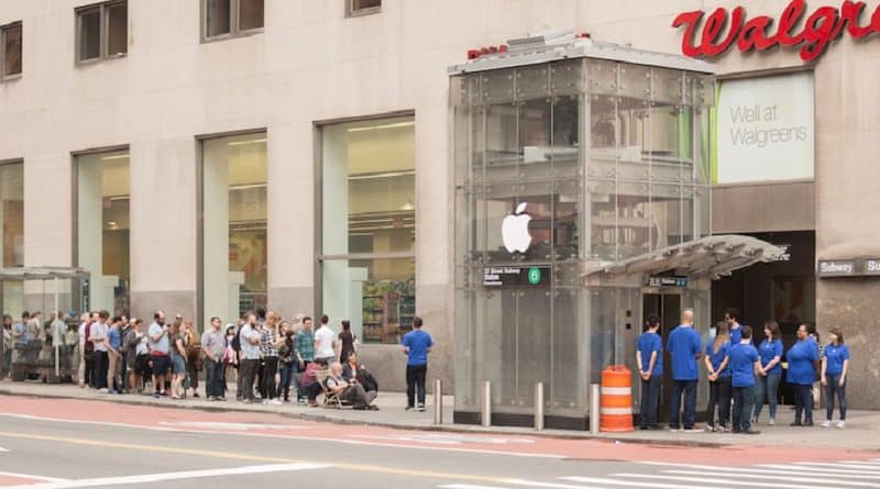 Subway entrance new York city turned into Apple stores (video)