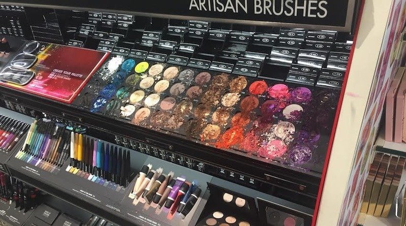 The child destroyed the stand with makeup Sephora for $1300 (photo)