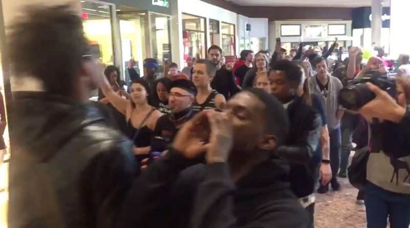 The Mall closed in the midst of Black Friday because of the protests (video)