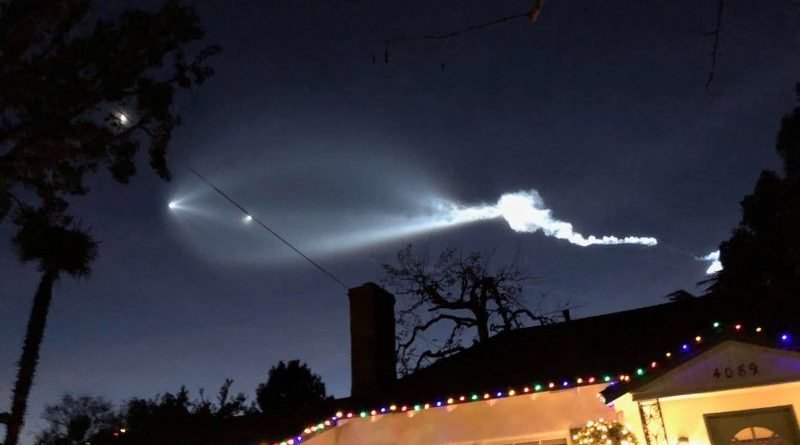 Hundreds of residents of Arizona and California called 911 to report the aliens (photos)