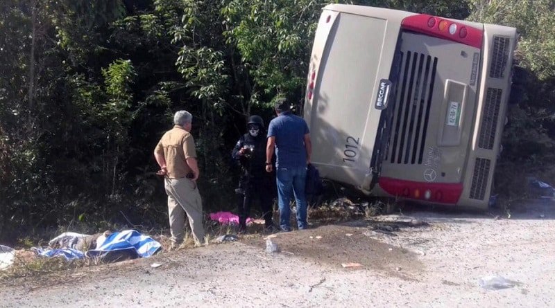 In Mexico overturned bus with tourists, 7 Americans were wounded, 12 people were killed