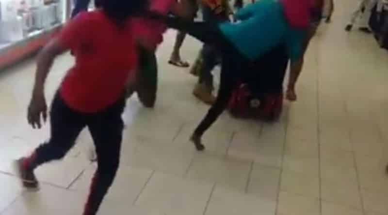 Mass girl fight at the Mall of Florida: one of the participants — with the baby in the stroller