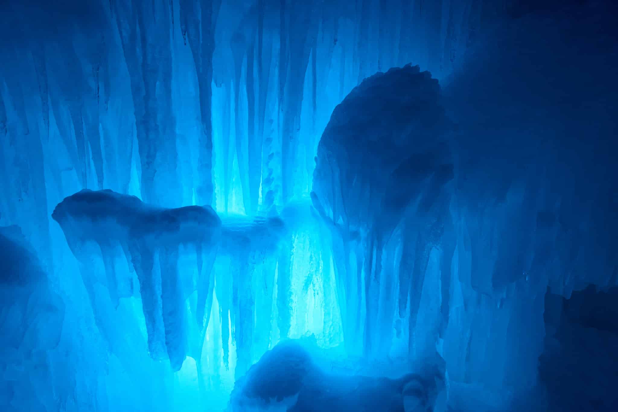 Traveling in USA: Ice castles in new Hampshire