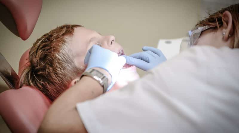 Dentistry treats the teeth for free in honor of Christmas