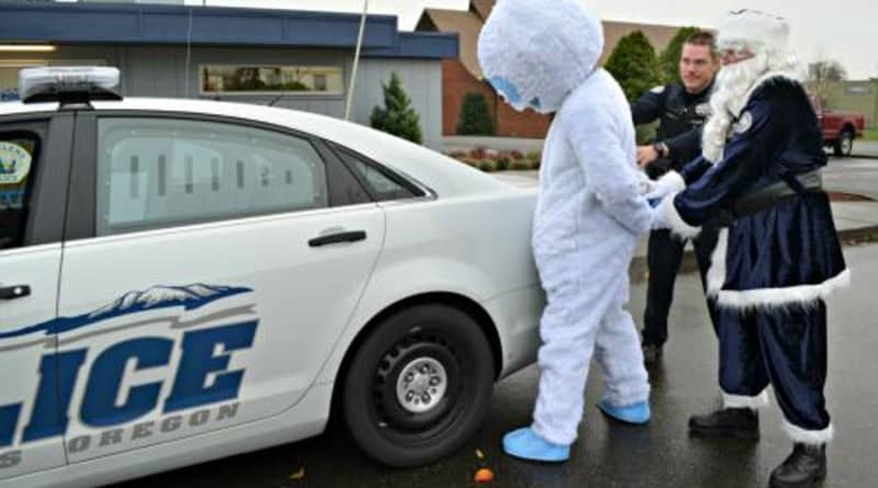 In Oregon the snowman was arrested for drunk driving (photo)