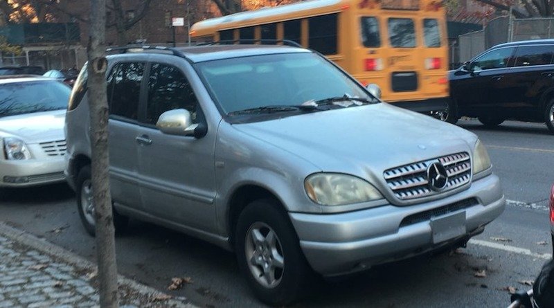 Abandoned more than a year ago a Mercedes in new York started tweeting about loneliness
