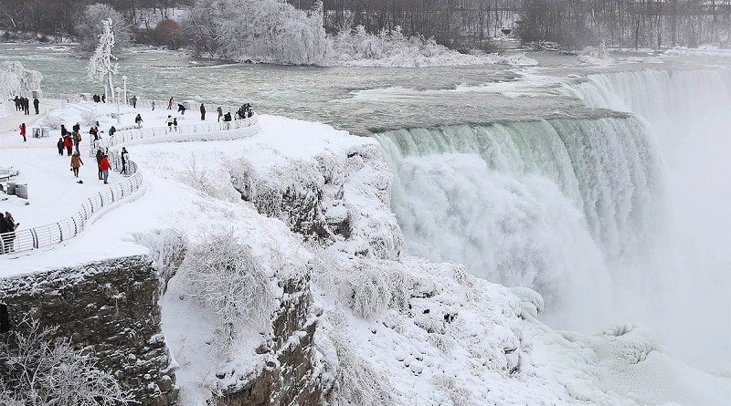 Abnormal frosts led to the freezing of Niagara falls