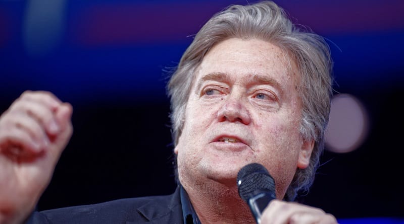 The white house refused to accept the apology of Steve Bannon
