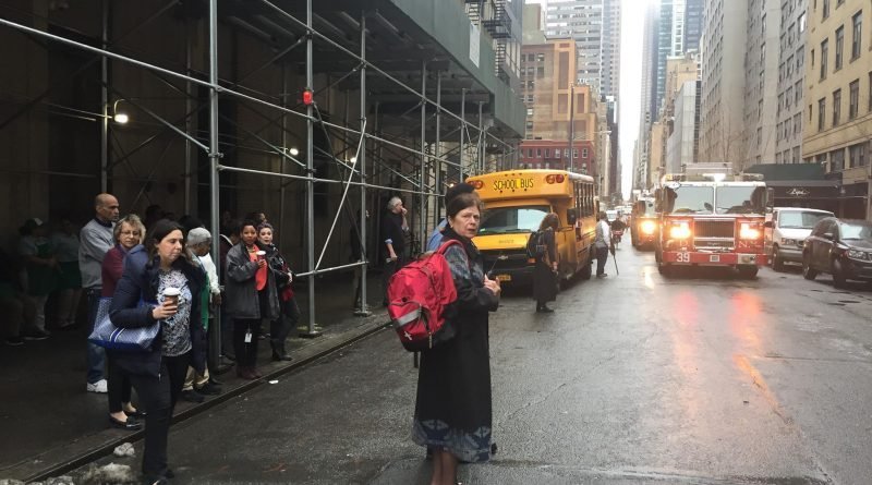 Breaking: at the intersection of Third Avenue and 56th street evacuated the school (updated)