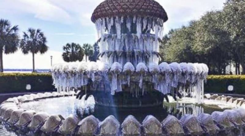 Florida snowfall, and throughout the South froze the fountains (photos)