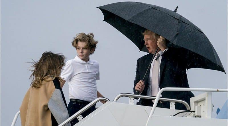Trump is not a gentleman? The President left his wife and son to get wet in the rain