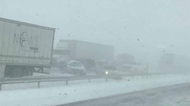 A major accident on a snowy highway: faced 20 cars, 1 dead