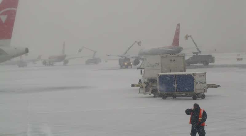 Hundreds of flights canceled or delayed at airports in new York due to bad weather