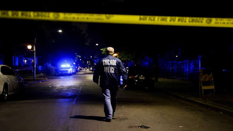 Madness and chaos: in Chicago, another surge of violence, 25 people were hit by bullets in 14 hours