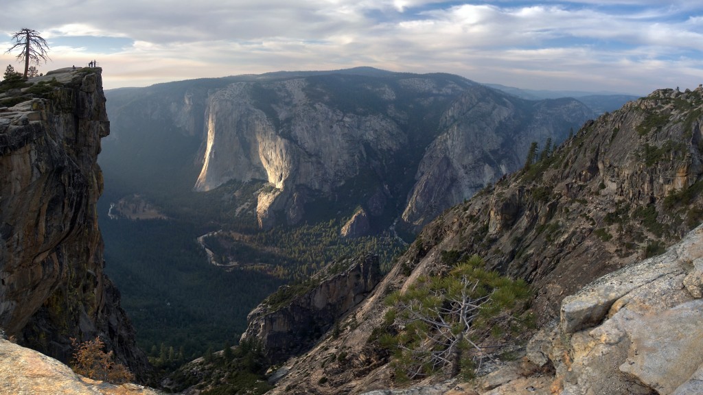 In Yosemite, two people died after falling from the cliff-Taft point
